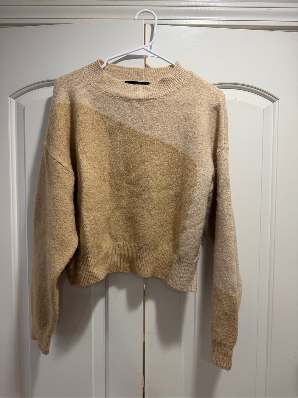 Cozy Two-Tone Beige Crewneck cropped  Sweater - Women's forever 21+